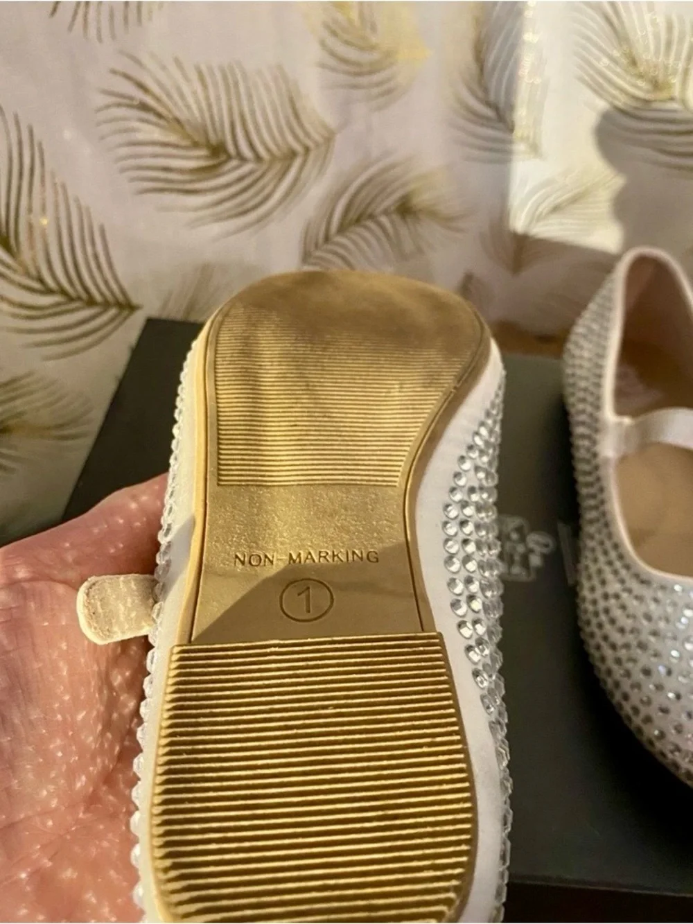Size 1 in little girls brand: art class silver Rhinestone Mary Jane Flats